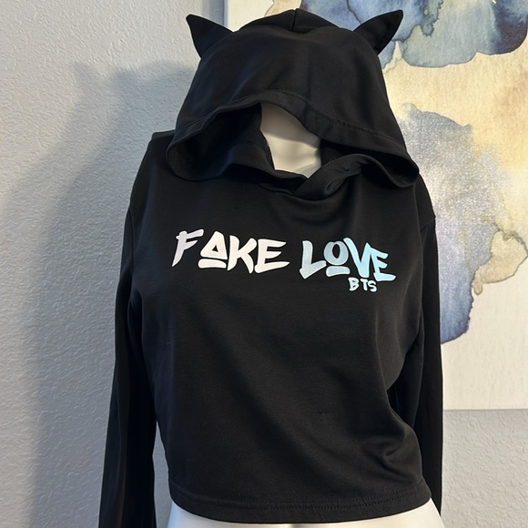 Fancyqube Tops - FAKE LOVE CAT EARS HOOD CROP TOP